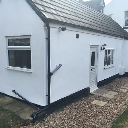 Manor Bungalow Walsall Exterior photo