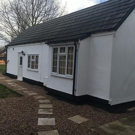 Manor Bungalow Walsall Exterior photo